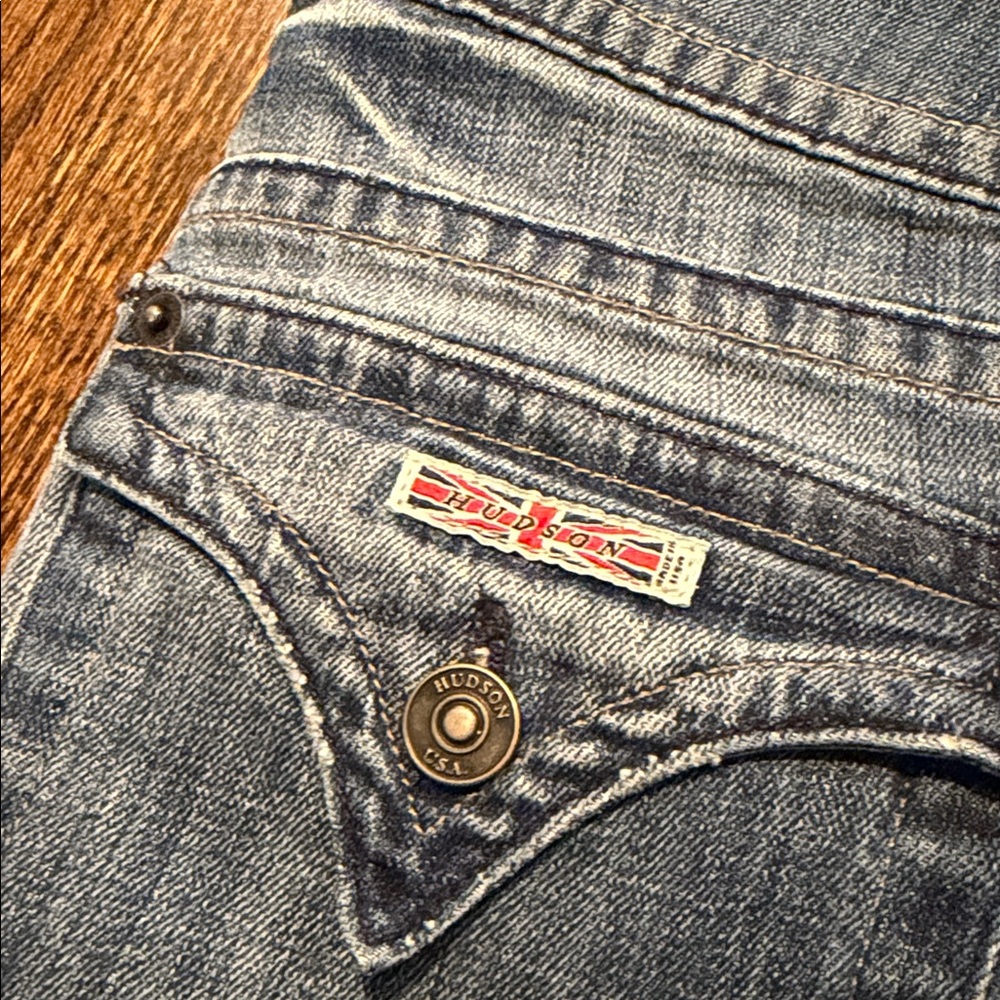 Hudson Jeans Flare in Medium Blue - Picture 4 of 4